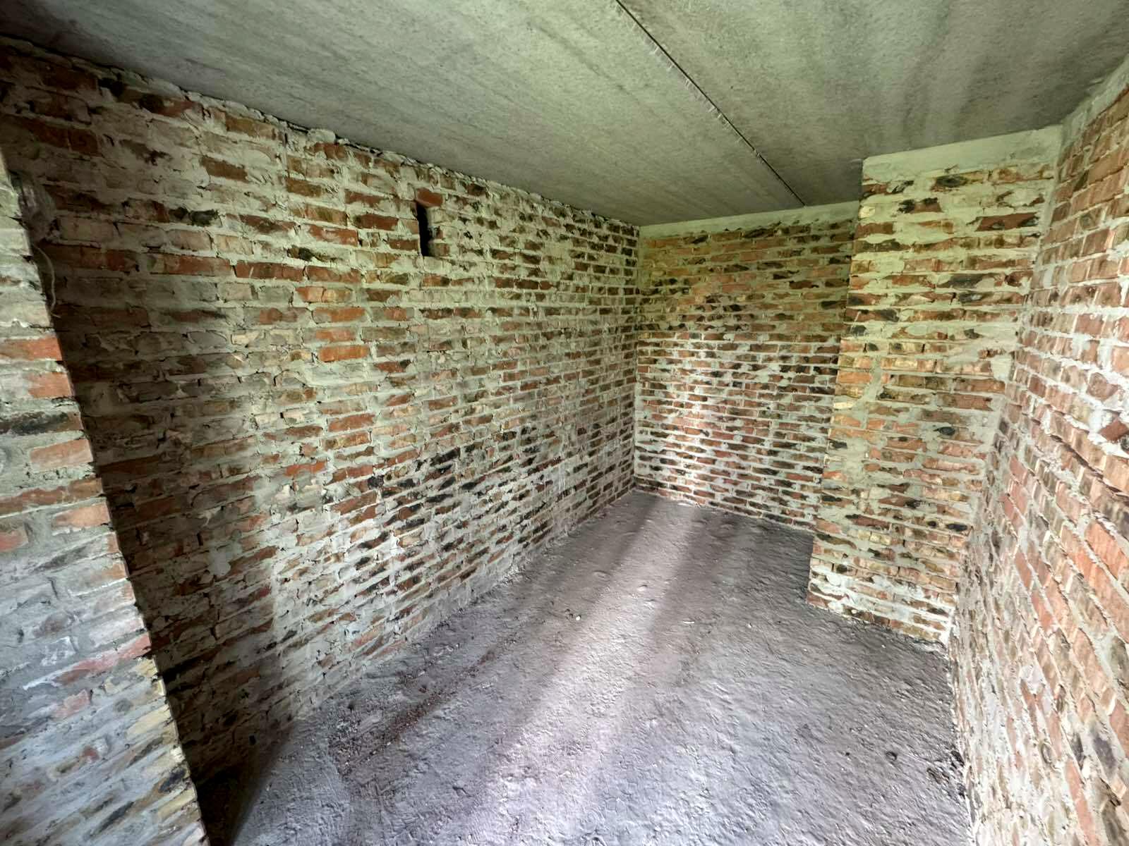 1832168438253275