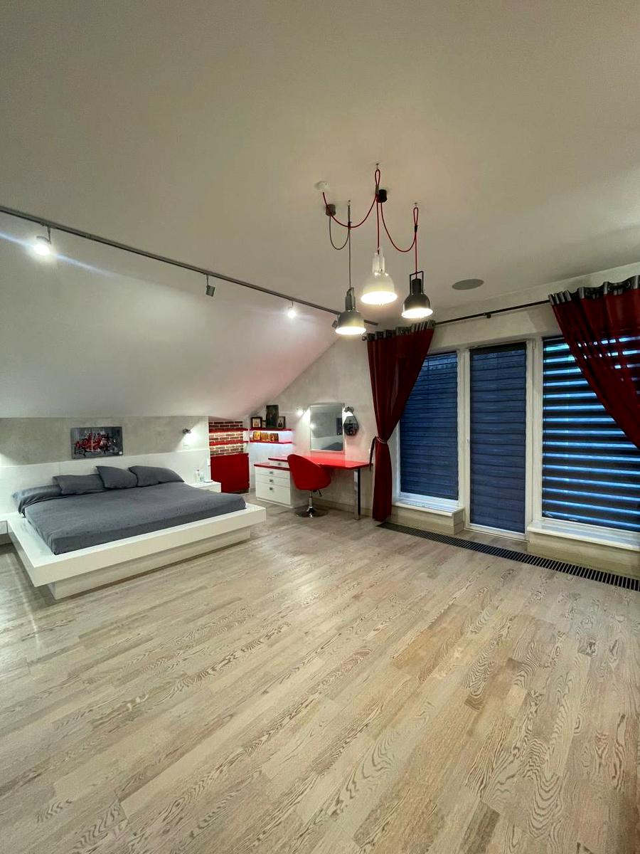 1841049351163275