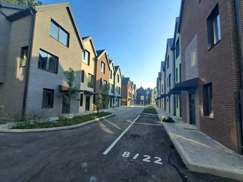 1838874431551279