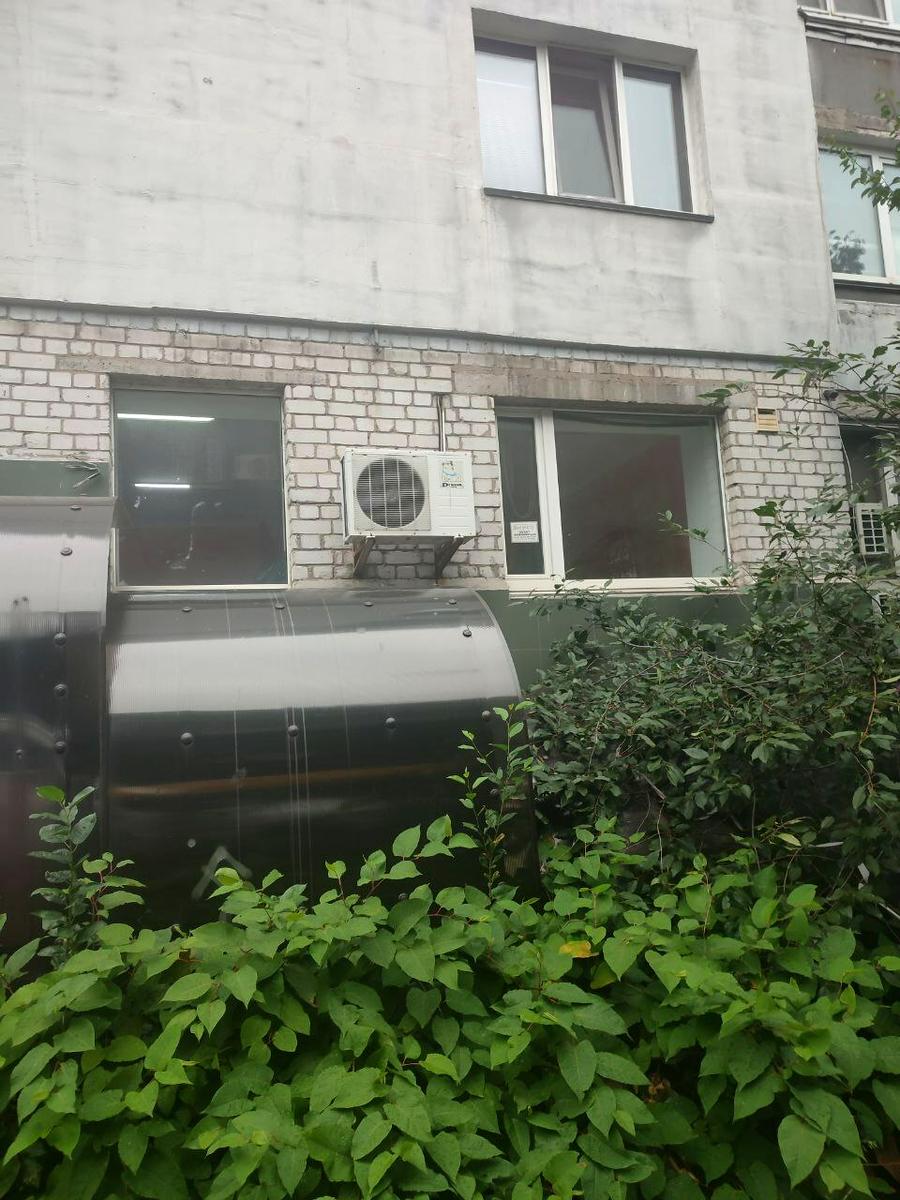 1827587585590285