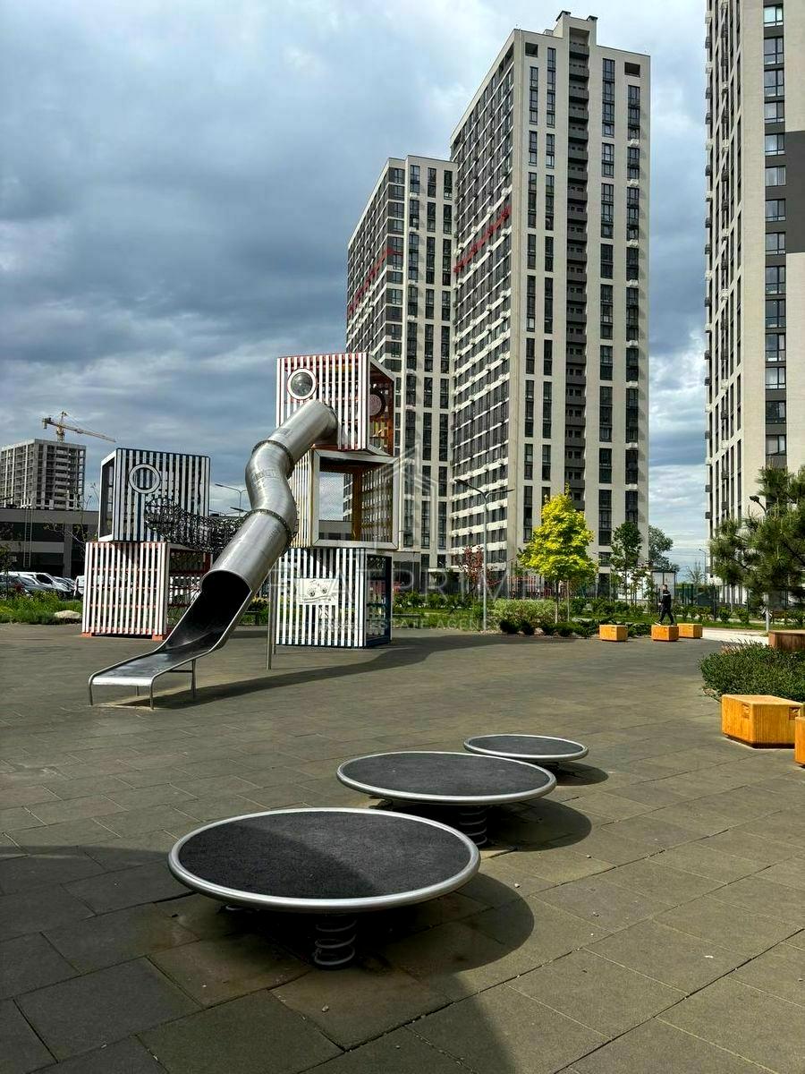 1834744304861300