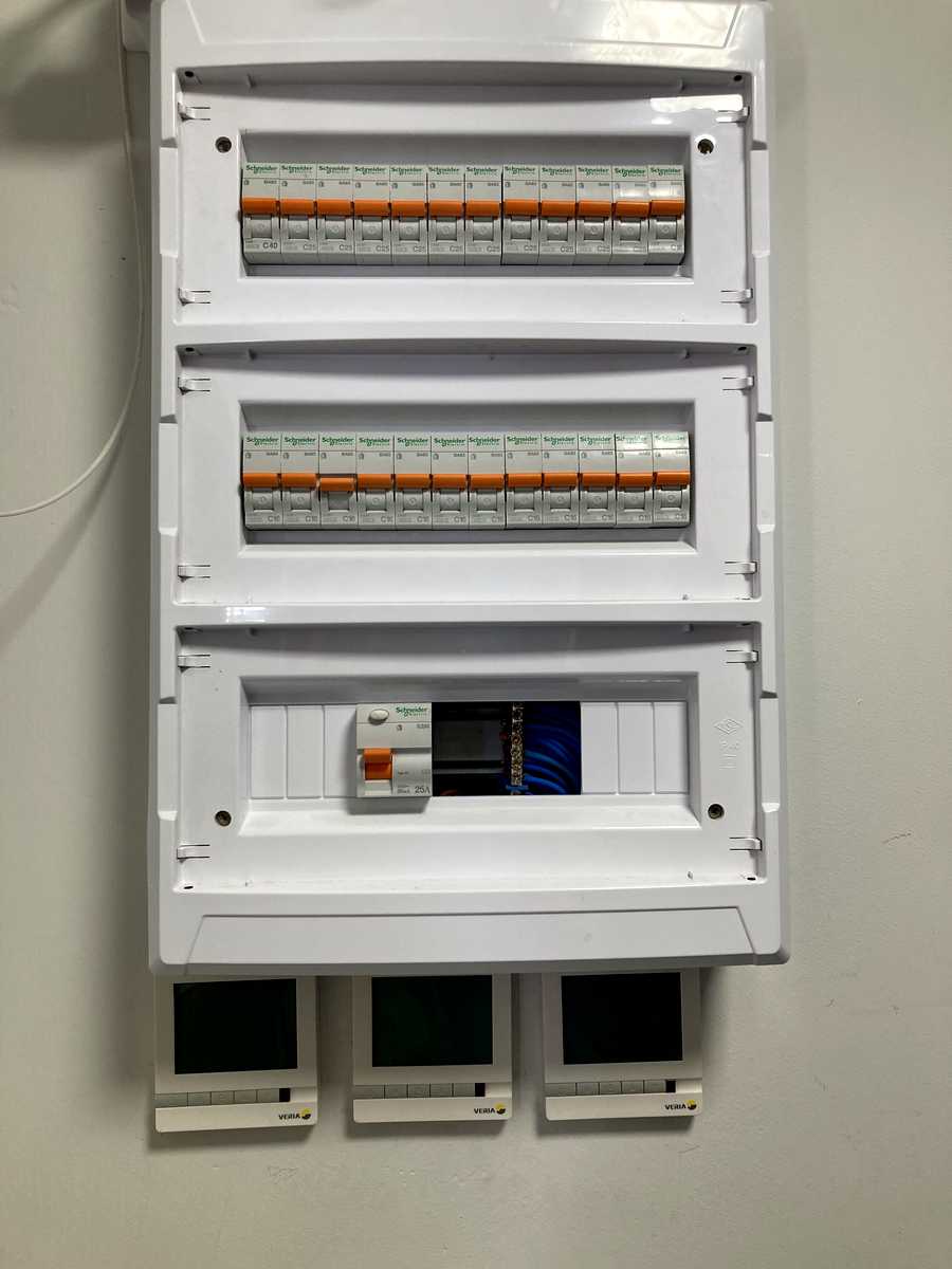 1805998393930303