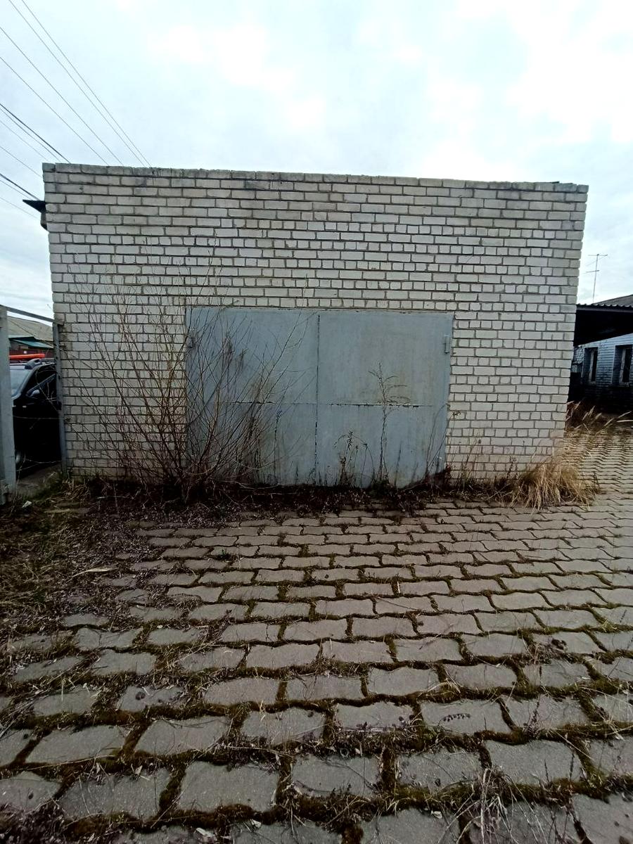 1829730828163304