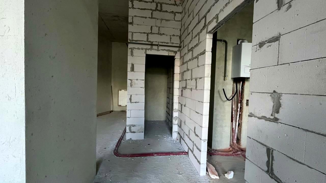 1833829683595315