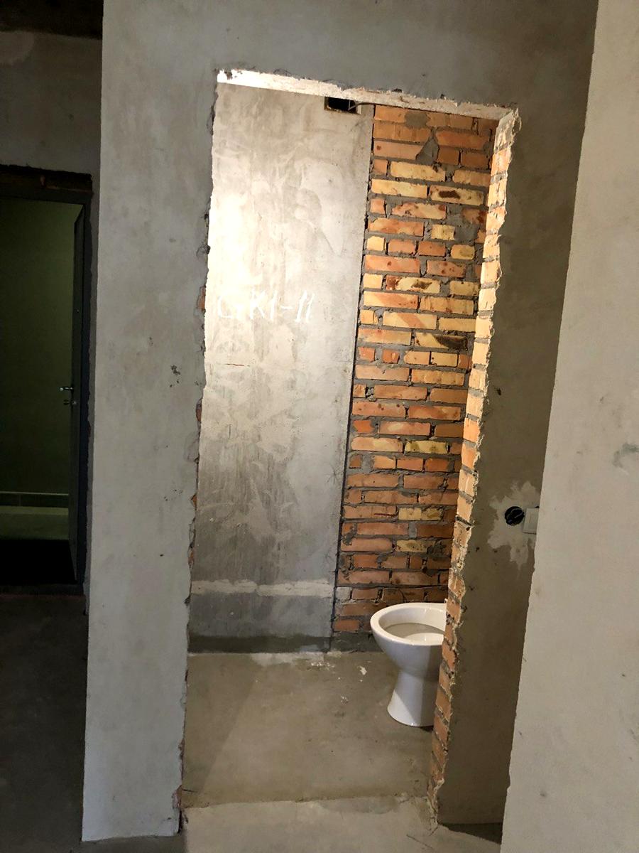 1833808310880325
