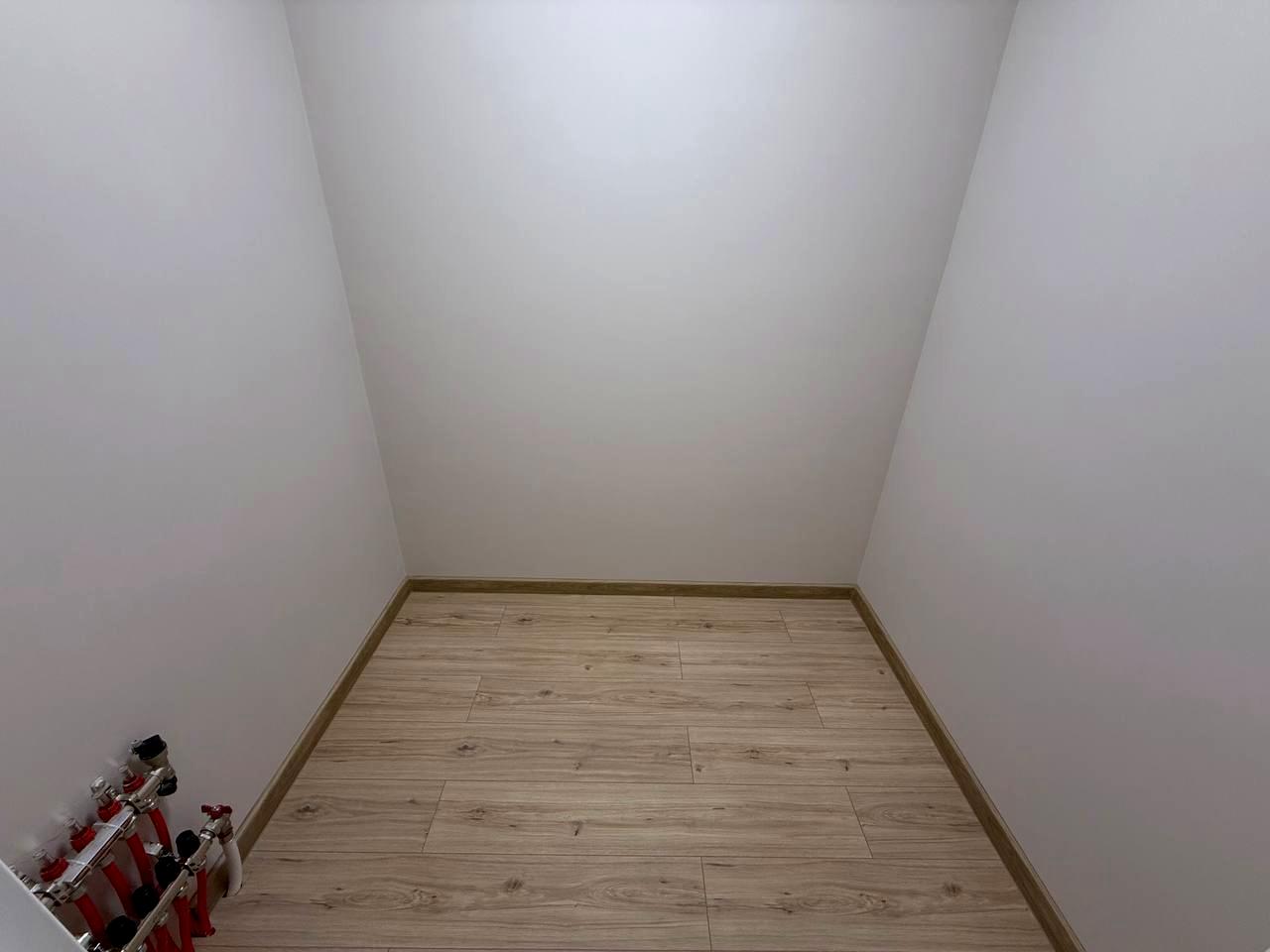1842791125723330