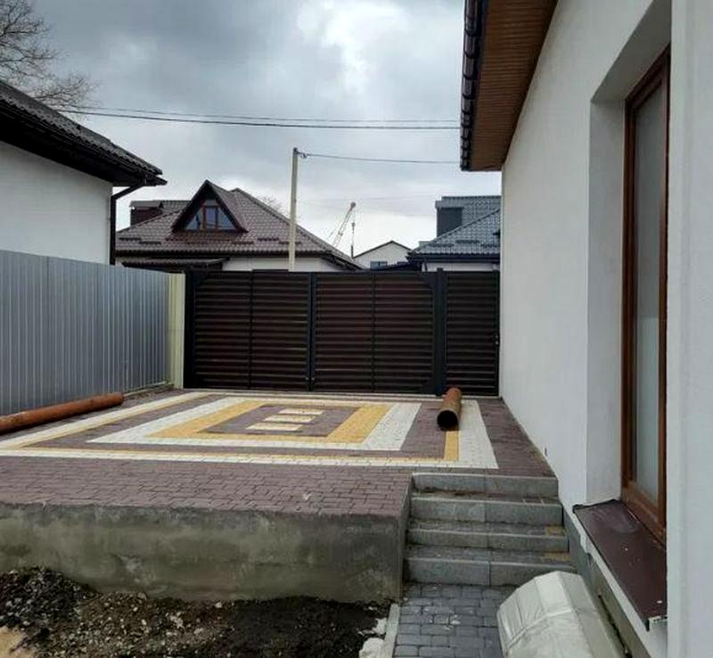 1837569337878336