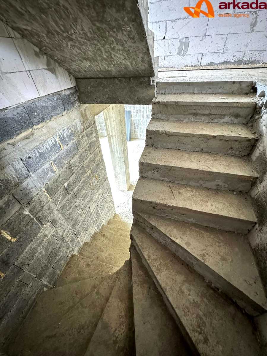 1841588535921351