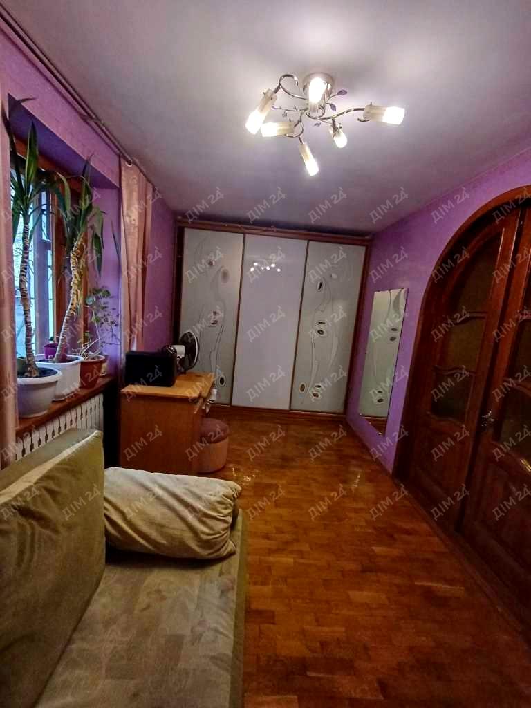 1825933652669354