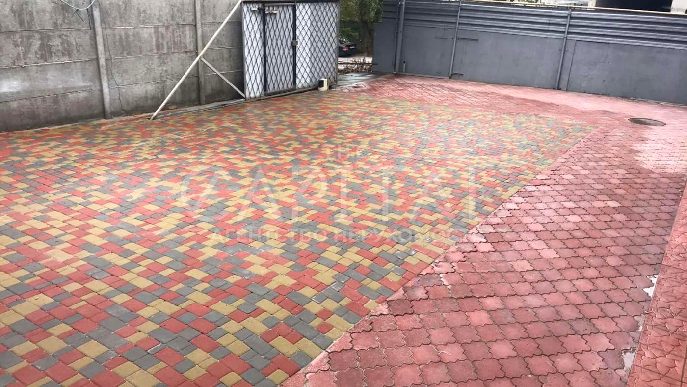 1841773212559356