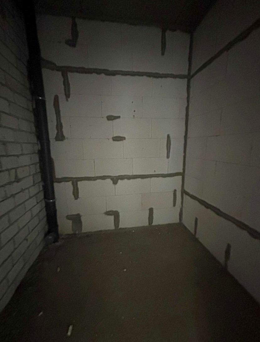 1841883353157037