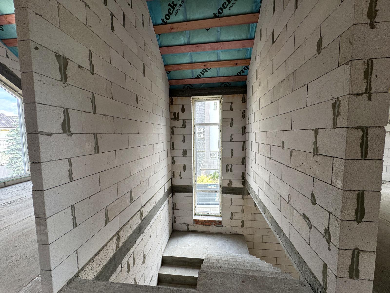 1835809480369370
