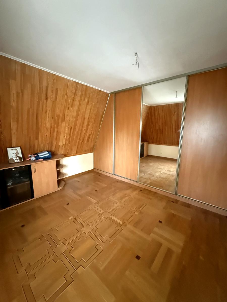 1845222692140377
