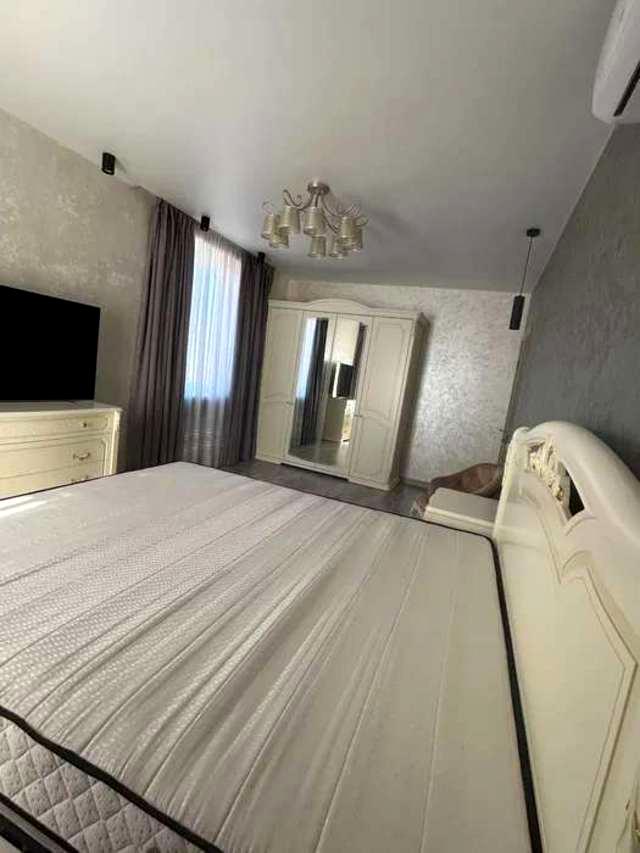1844318555868382