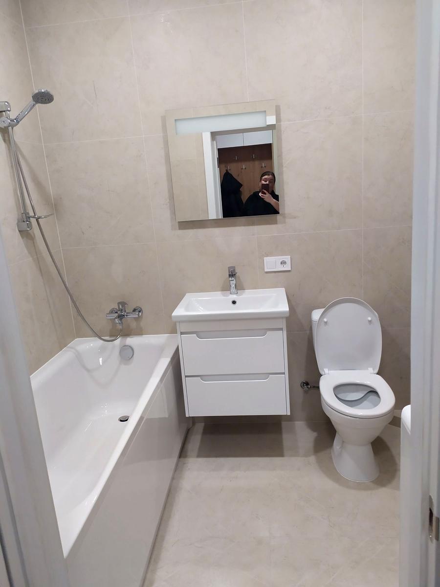 1842893345438385