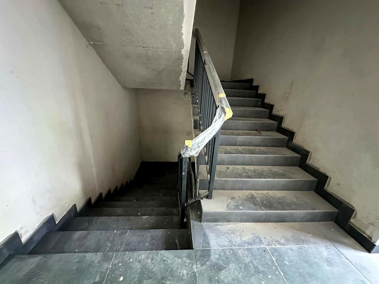 1834002914664386