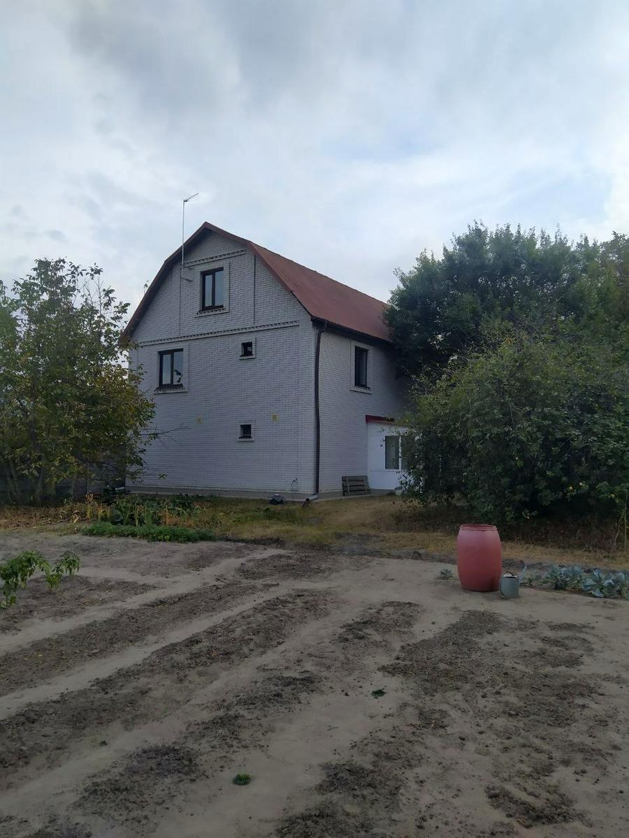 1832549178840387