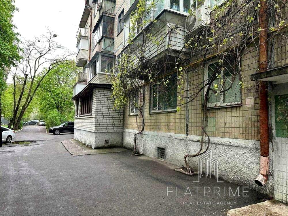 1835455448647405