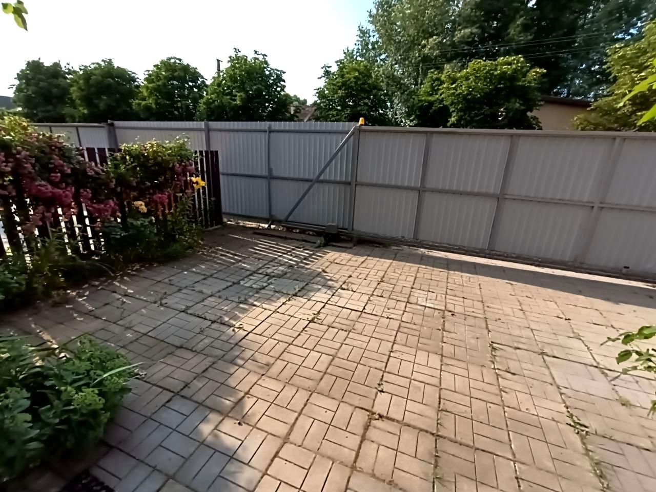1844953312400405