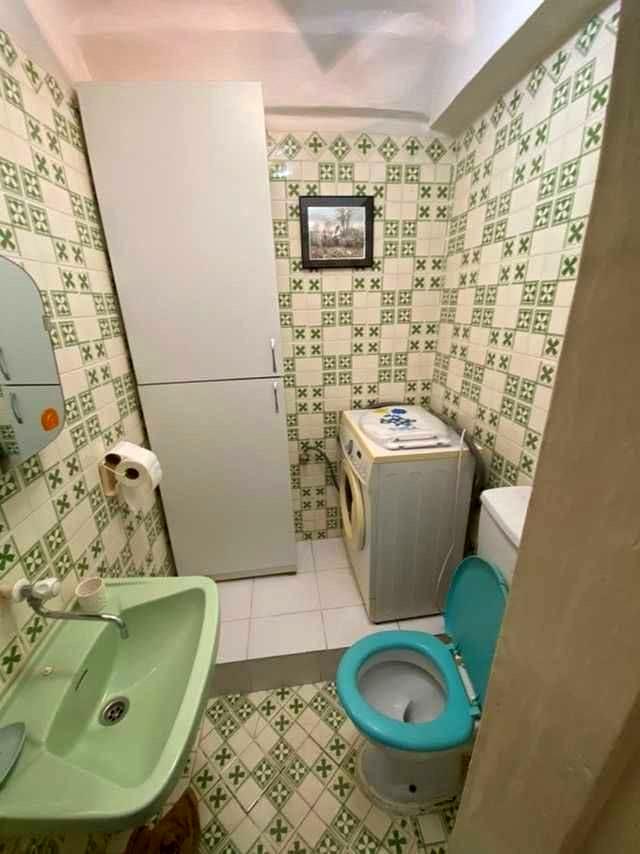 1844687796094411