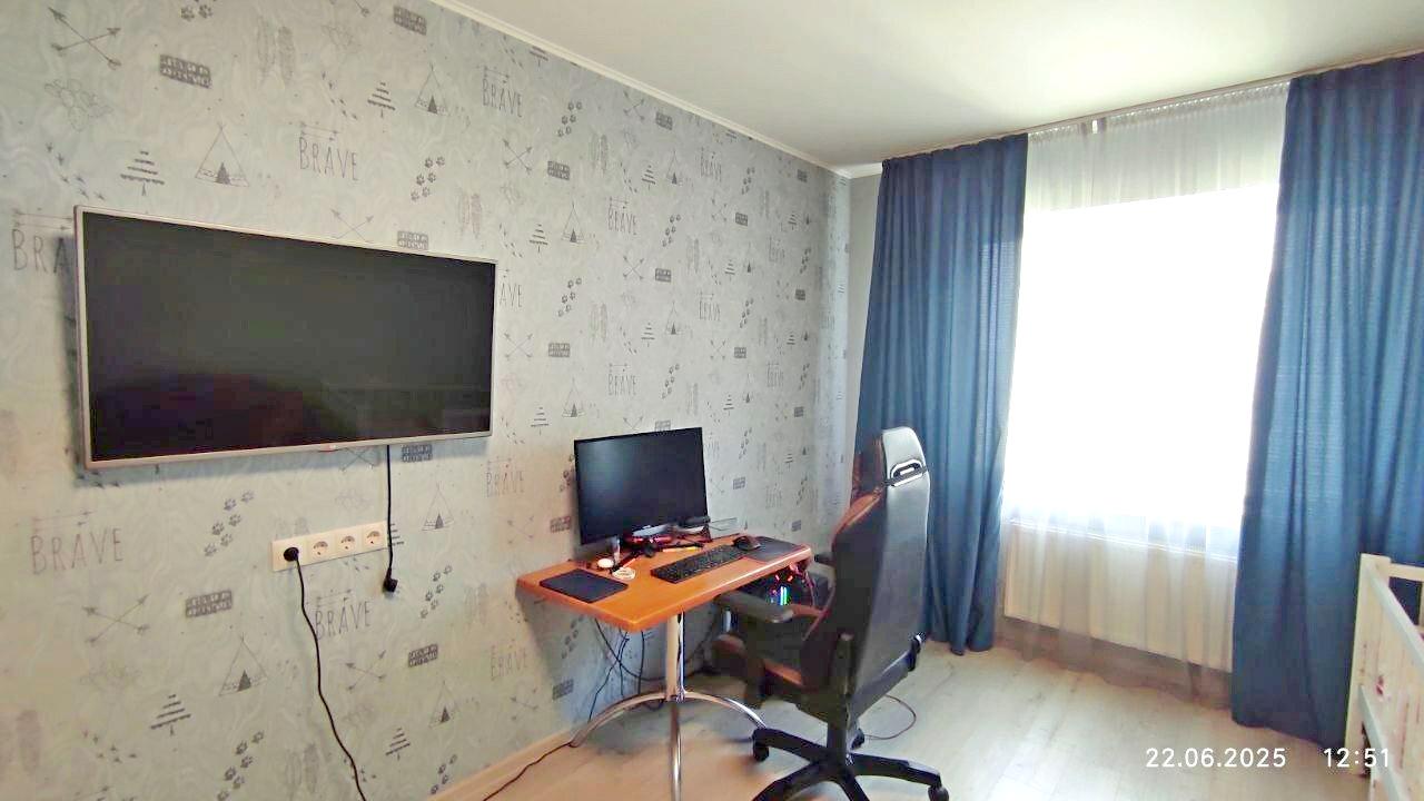 1835714016311428