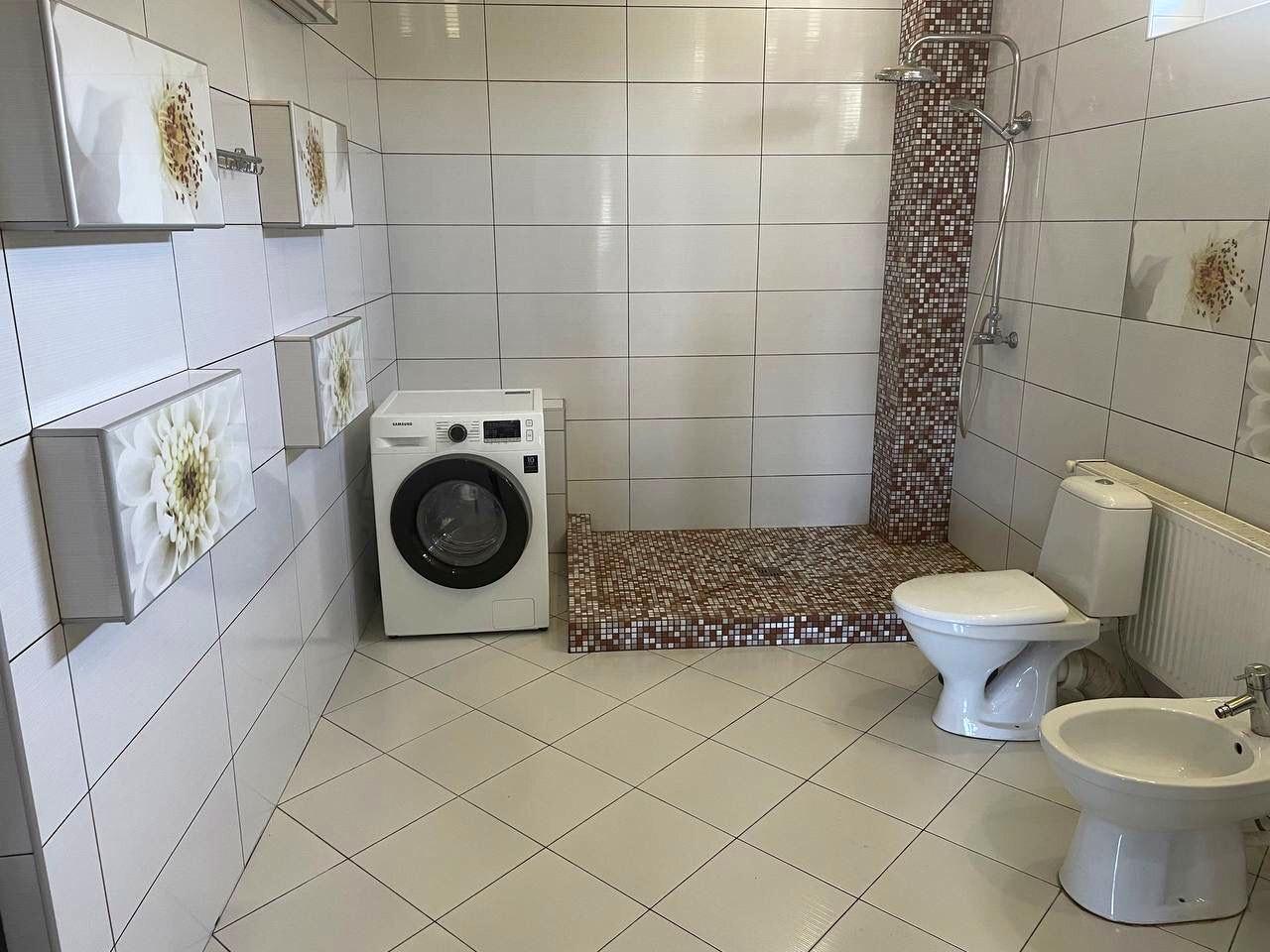 1839896167205432