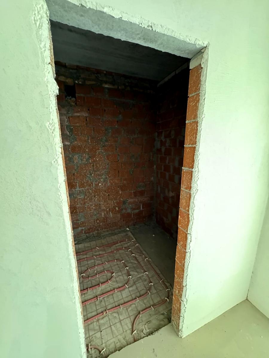 1843996422838432