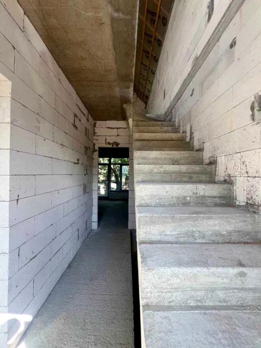 1835880236779437