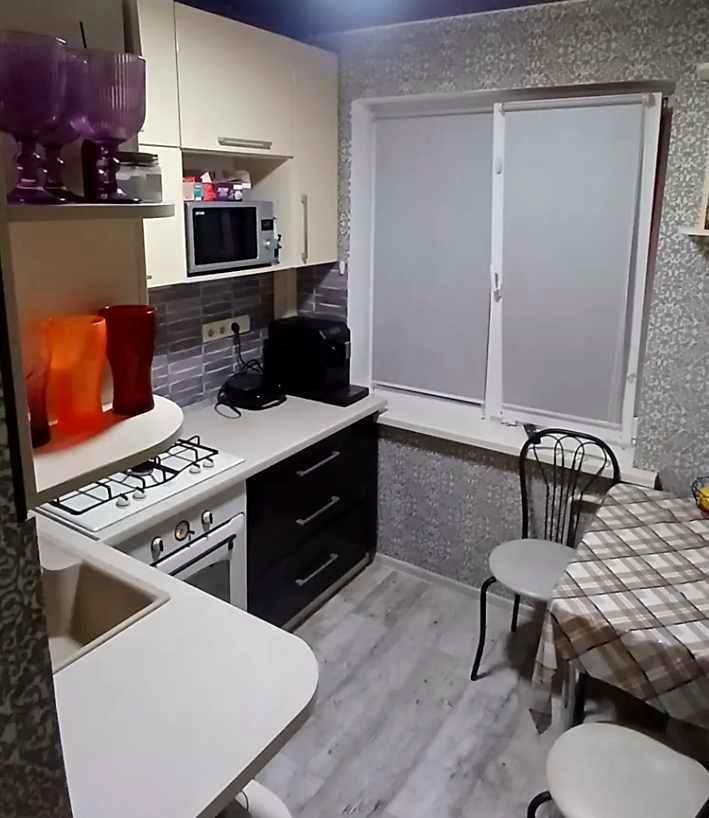 1835164108680444