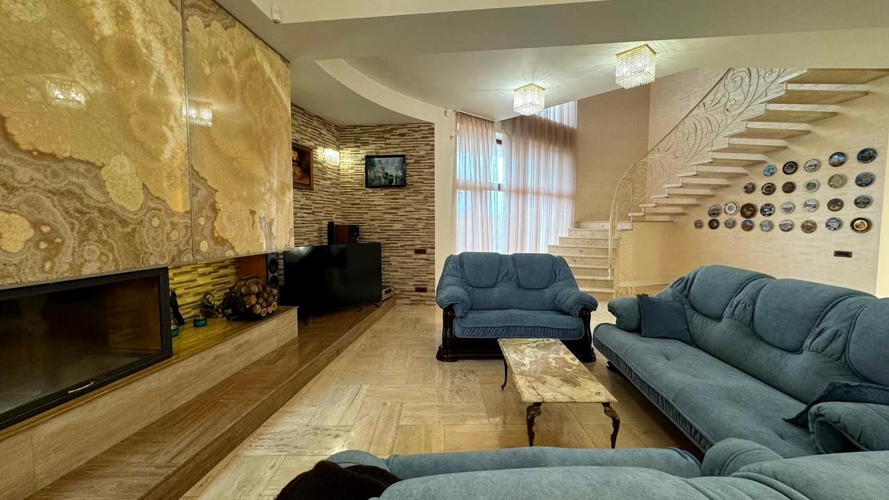1832546868001446