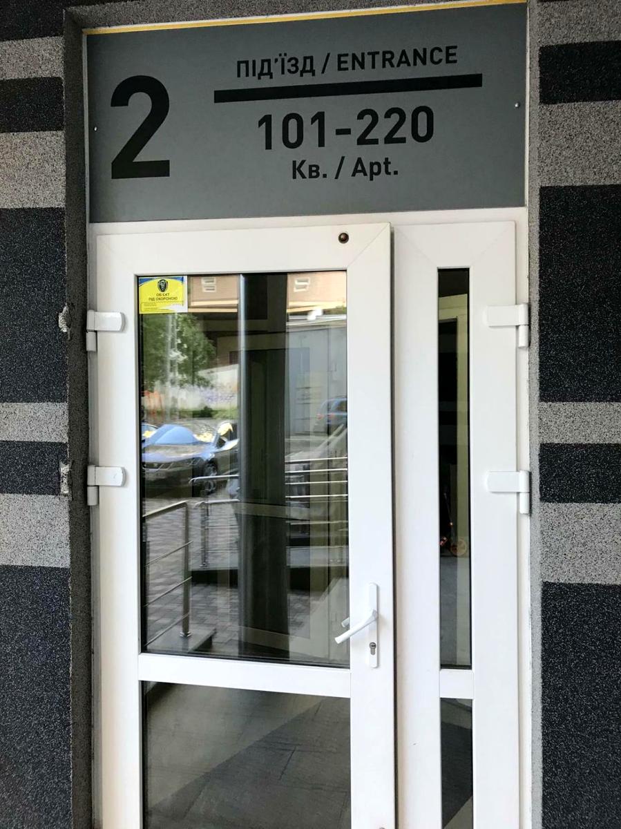 1833826087586045