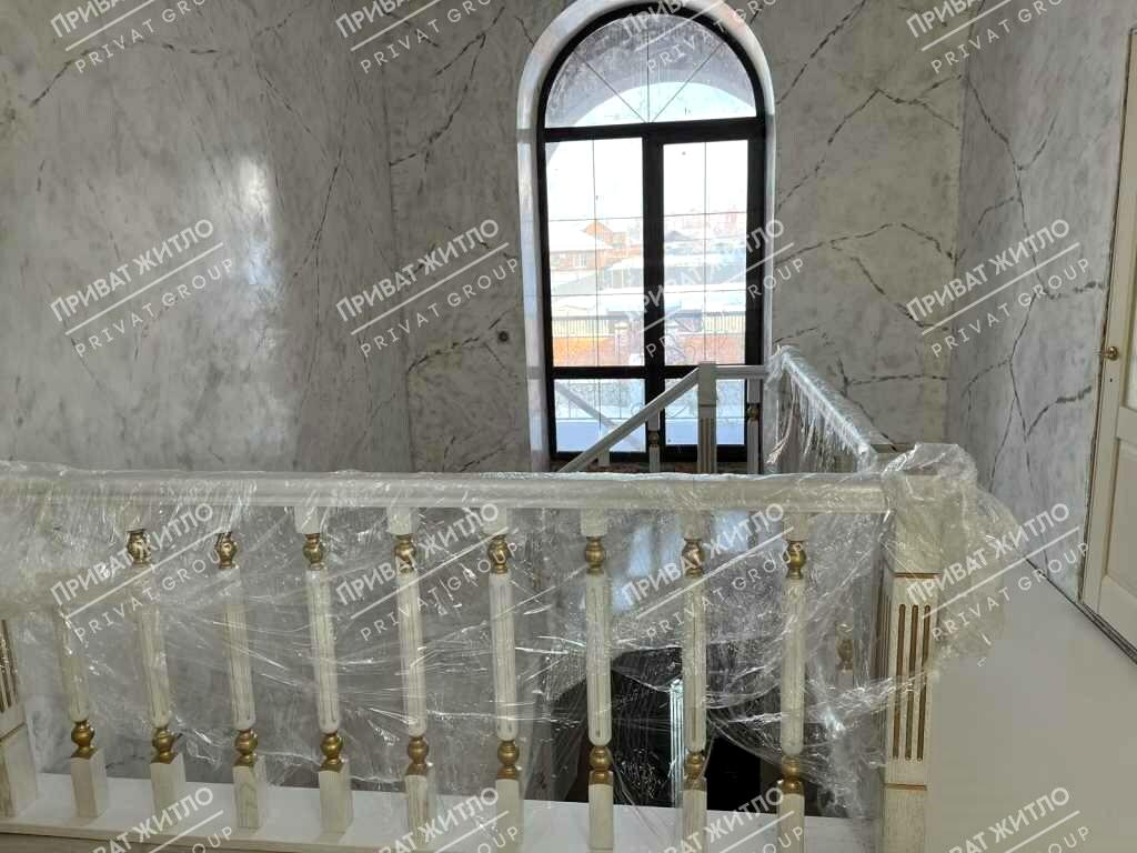 1827021163588456