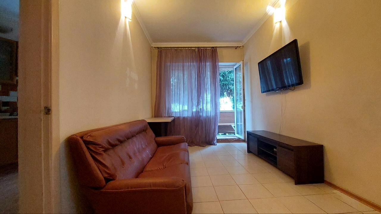 1829994677858467