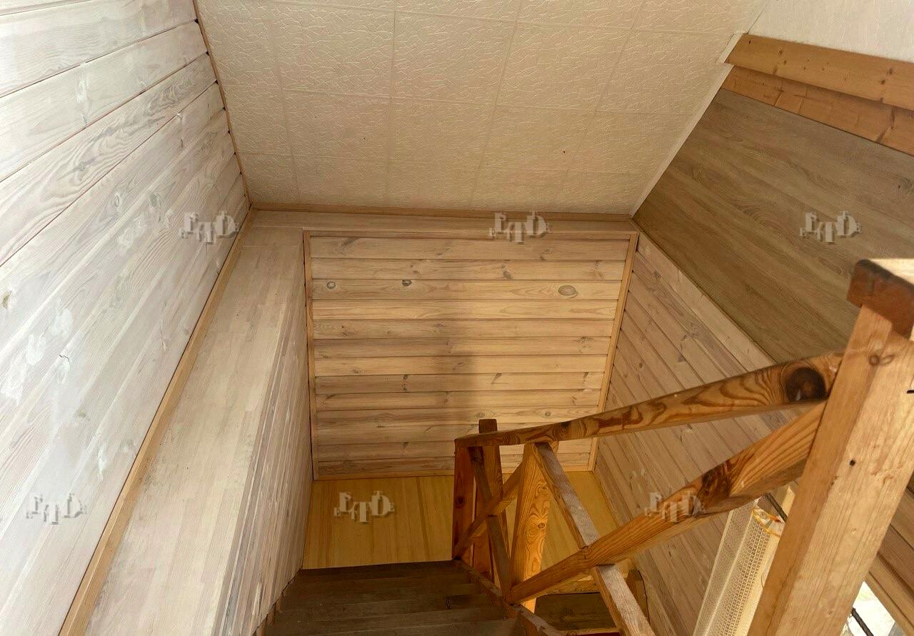 1827850266152477