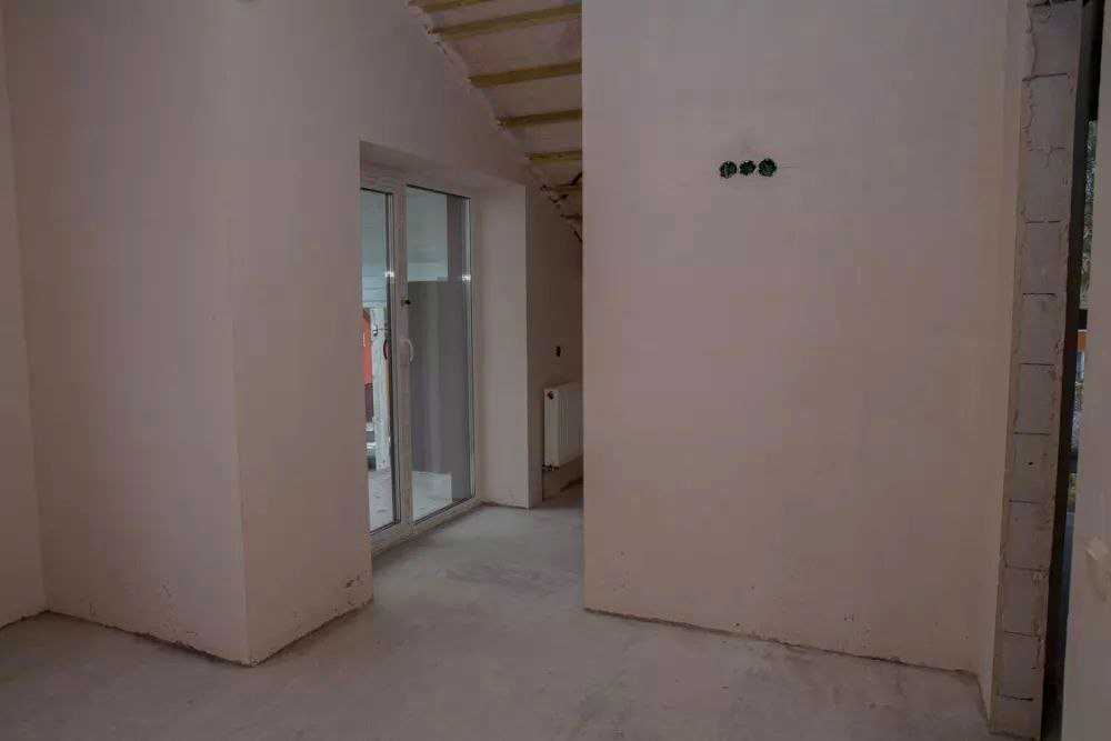 1840526963310496