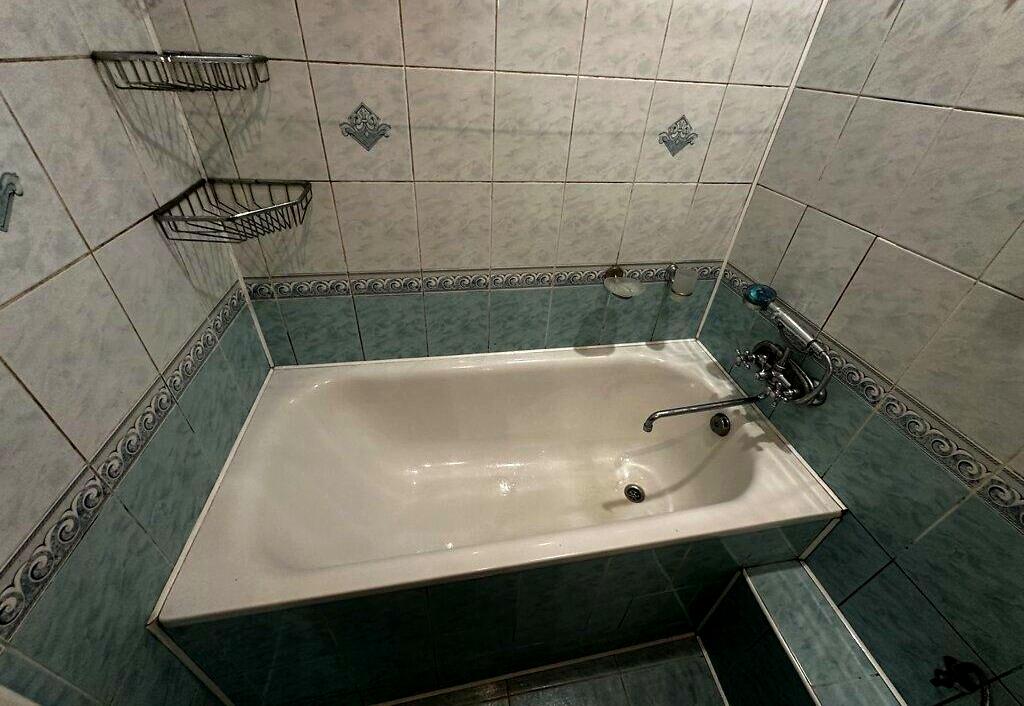 1832165952333502
