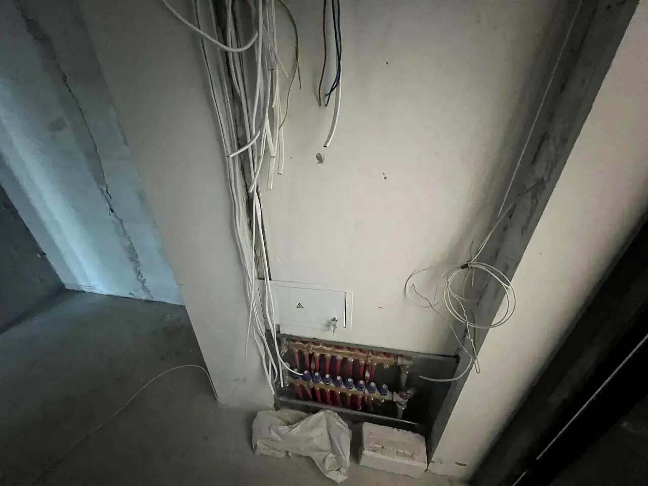 1841778218623505