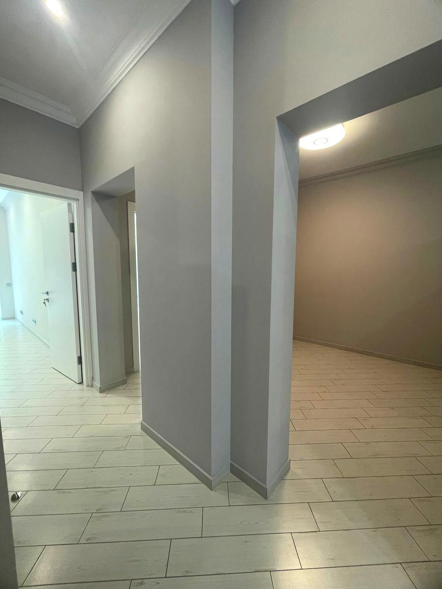 1825947396916518