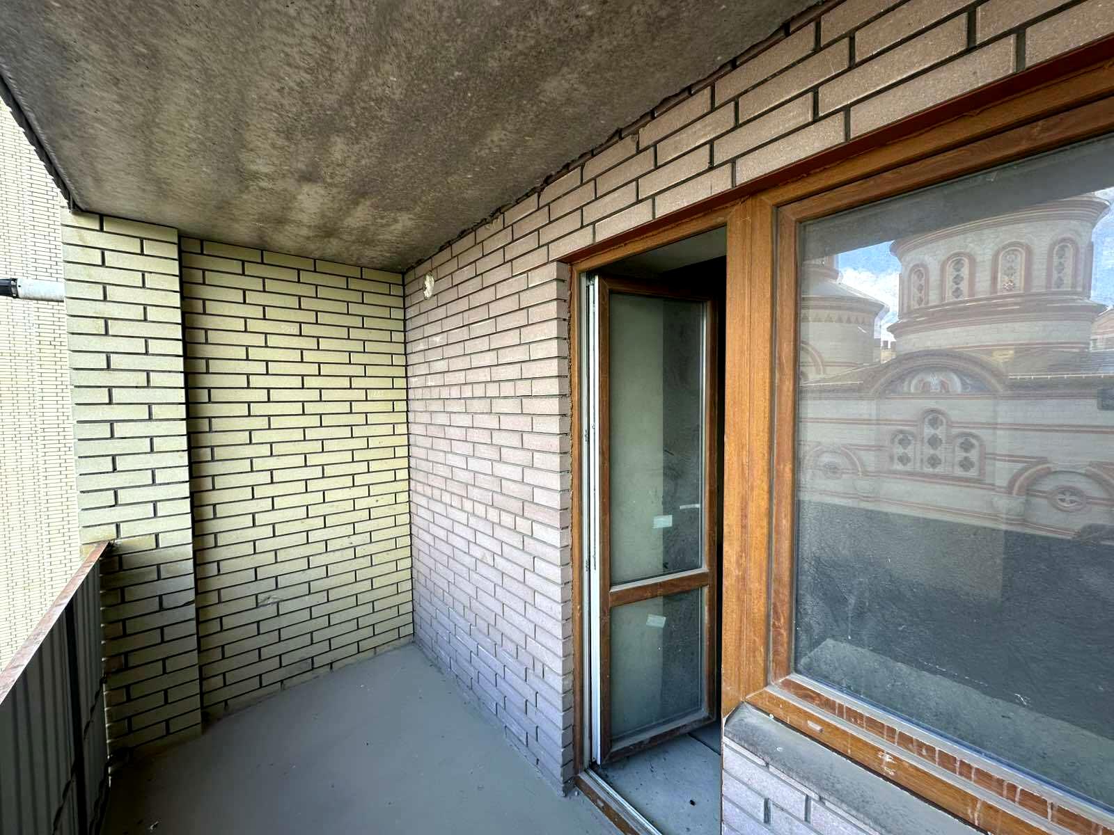 1830929095660549