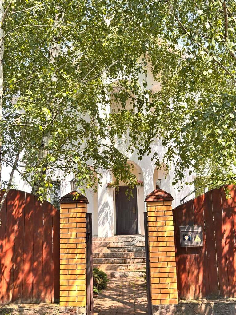 1834545773644552