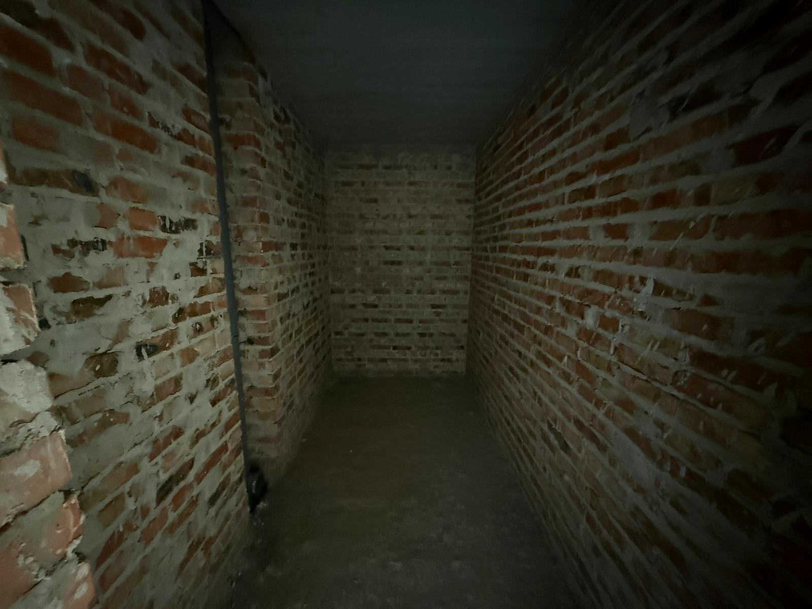1835710687040556