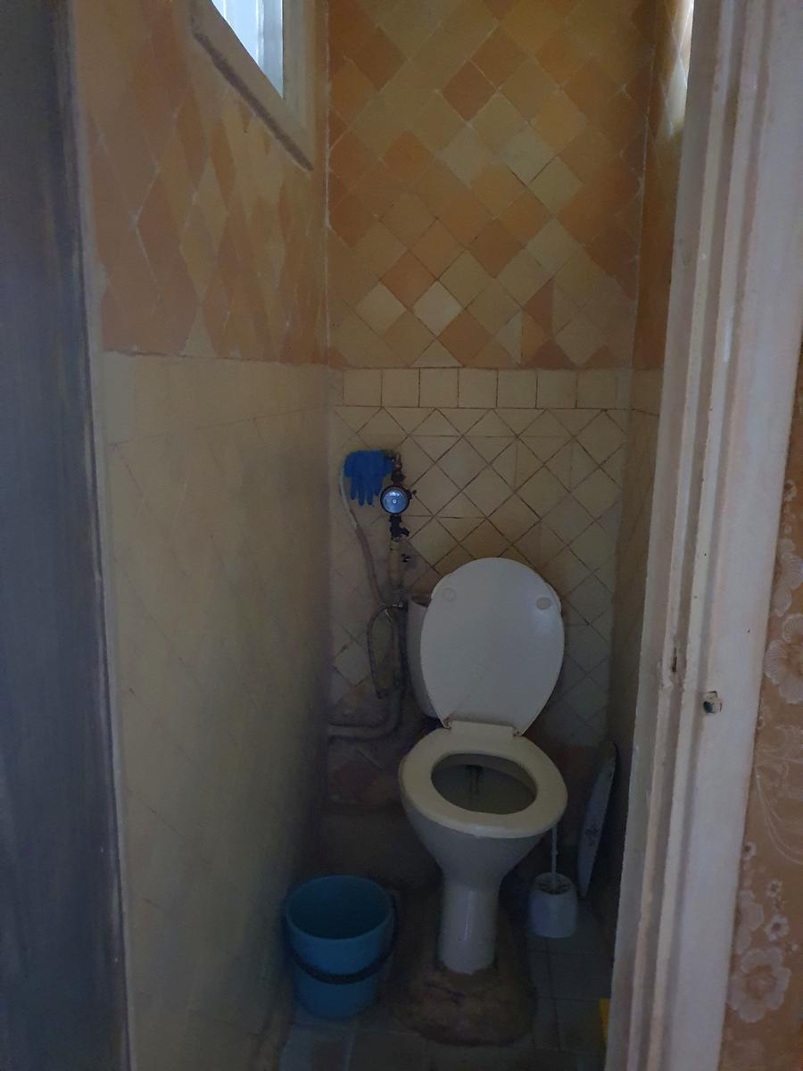 1835203788306558