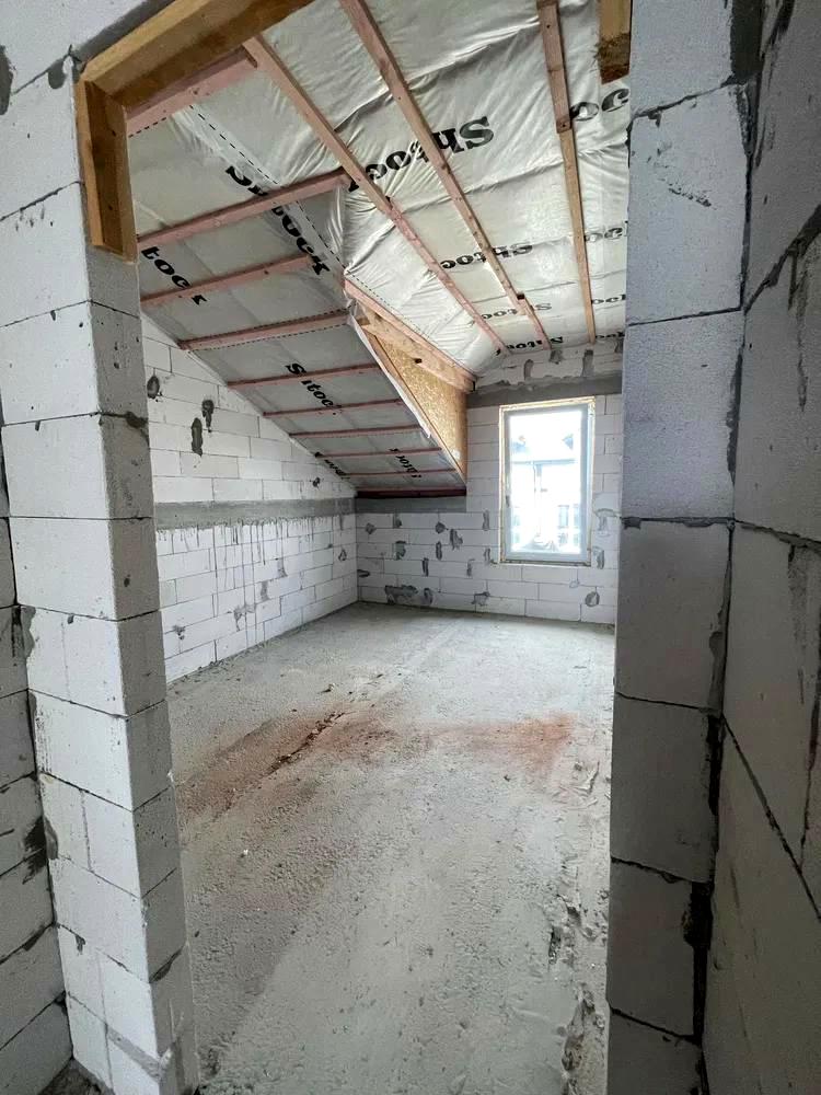 1835437789768565