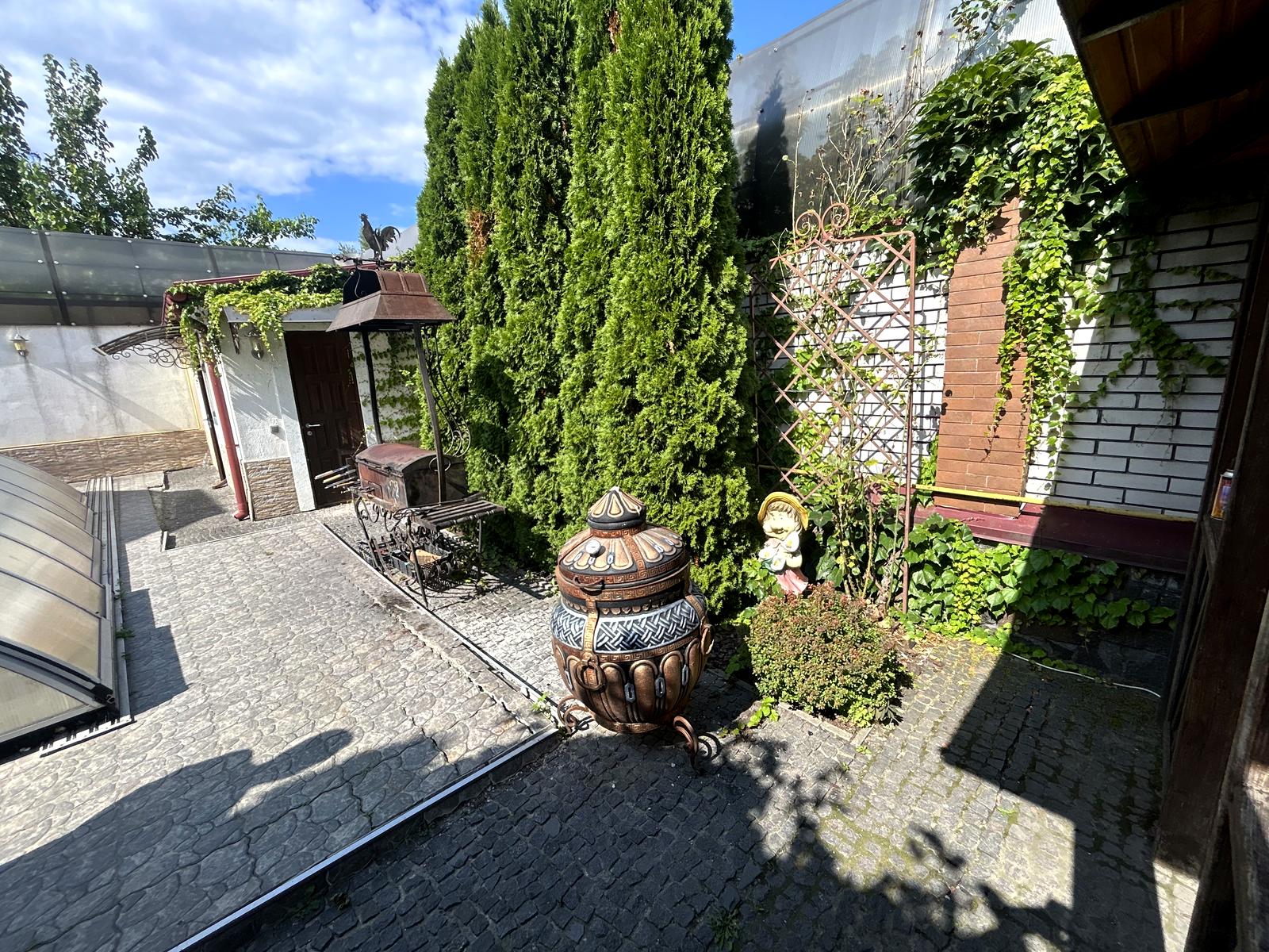 1840345007984571