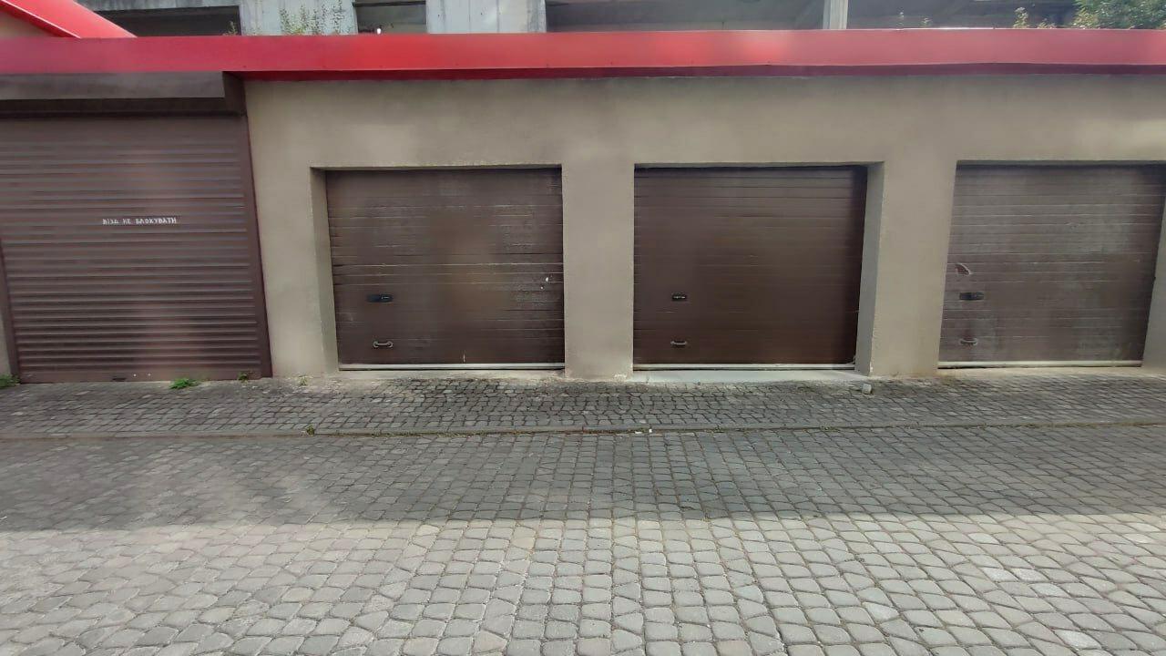 1809897083771572