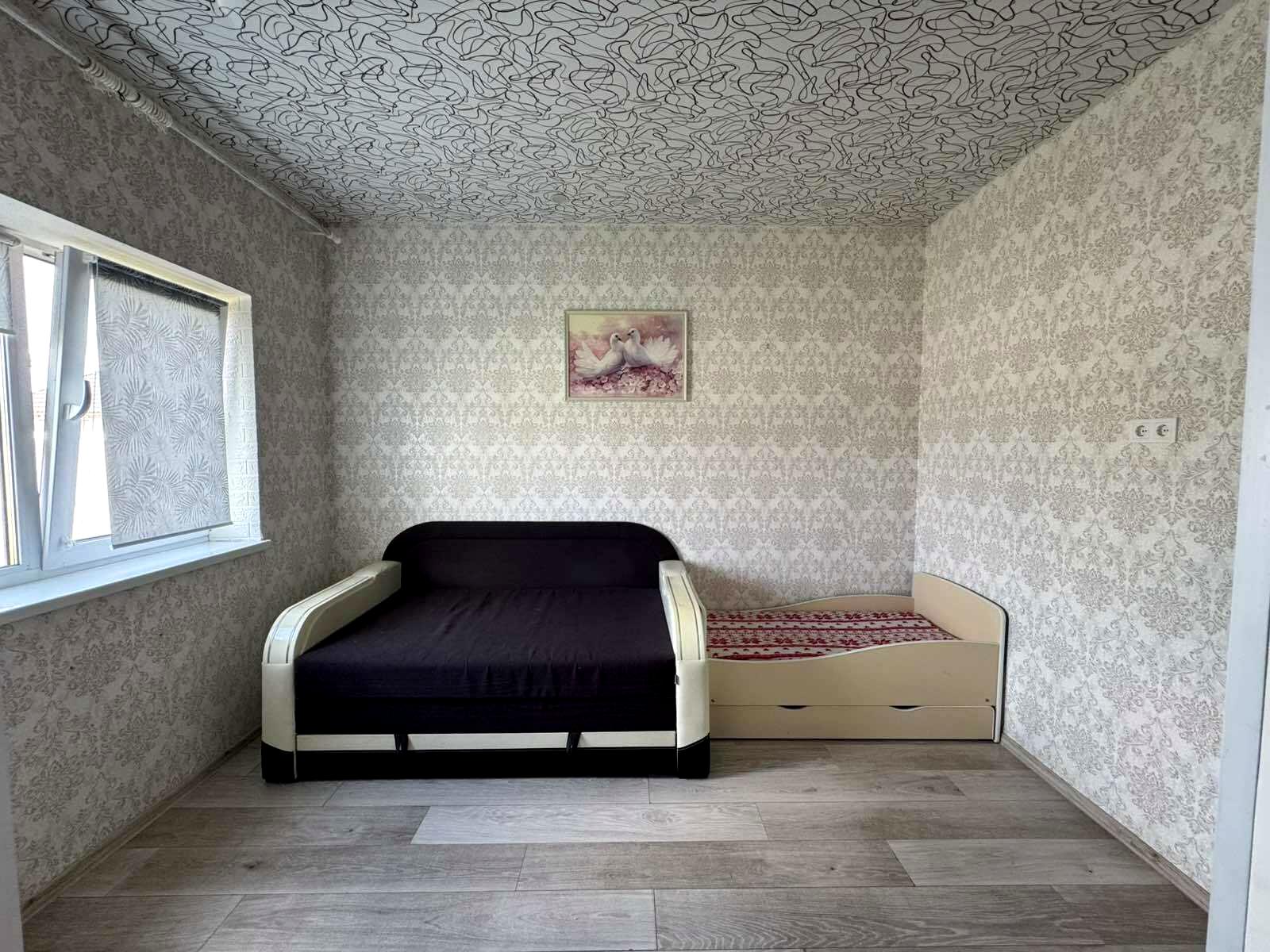 1834077877296573