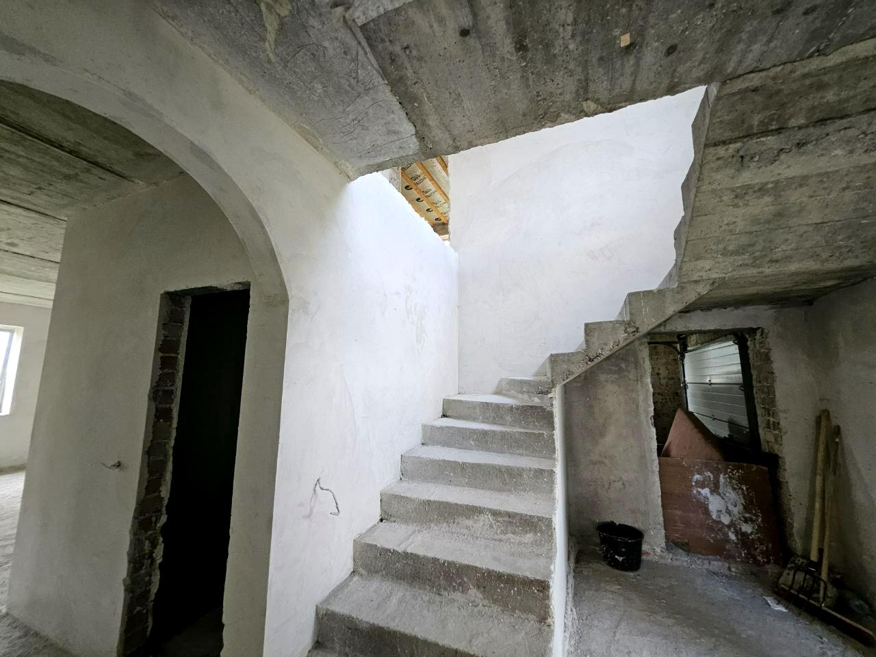 1838260222176576