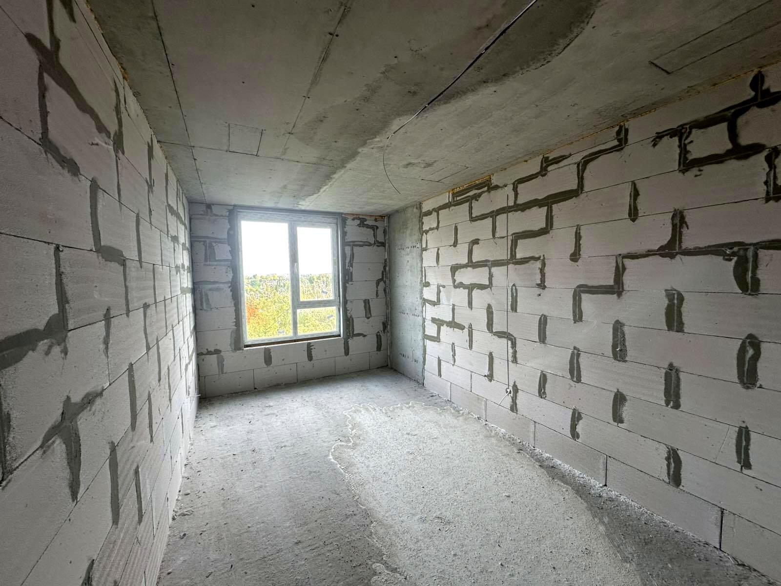 1846058452679576