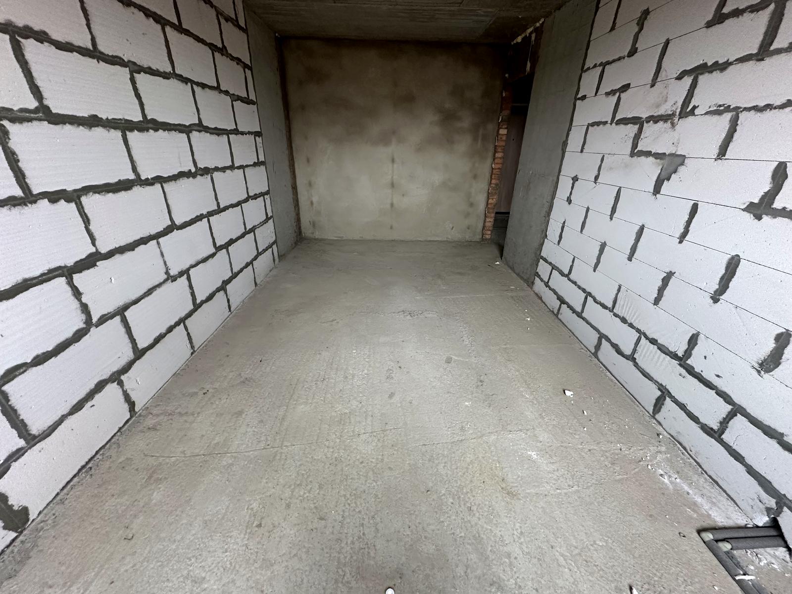 1836525477447581