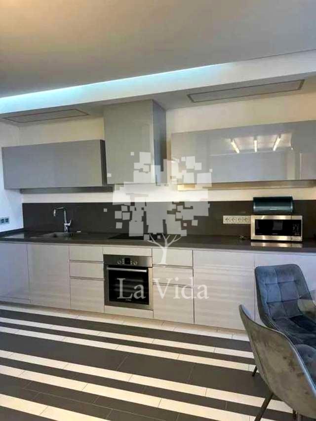 1828195076977601